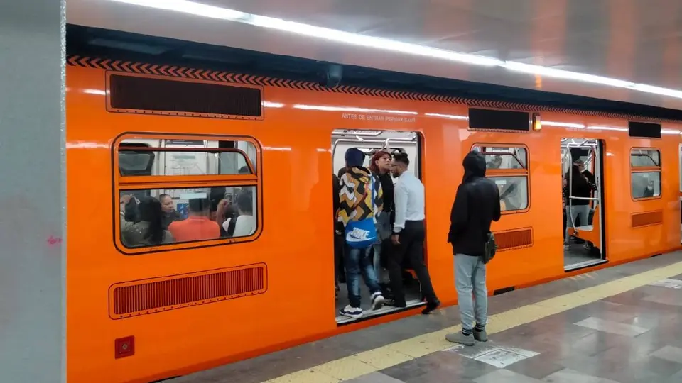 Captan pelea entre usuarios en la Línea 1 del Metro de la CDMX / @MetroCDMX