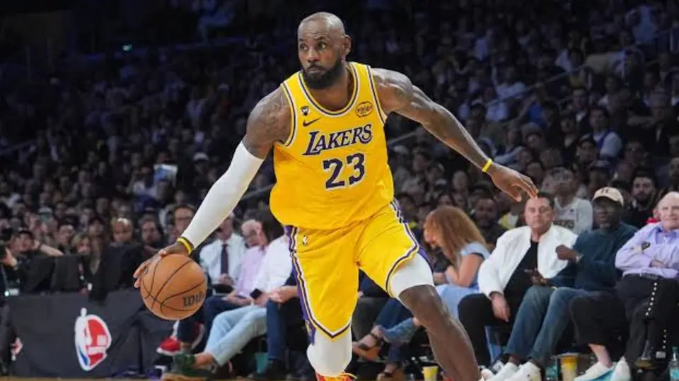 LeBron James seguirá su carrera en otro equipo | AP