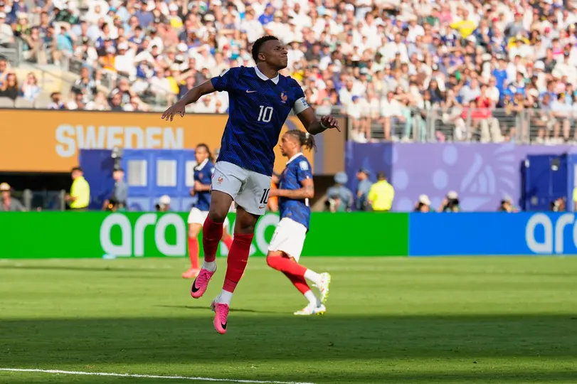 Festejo del goleador de Francia | AP
