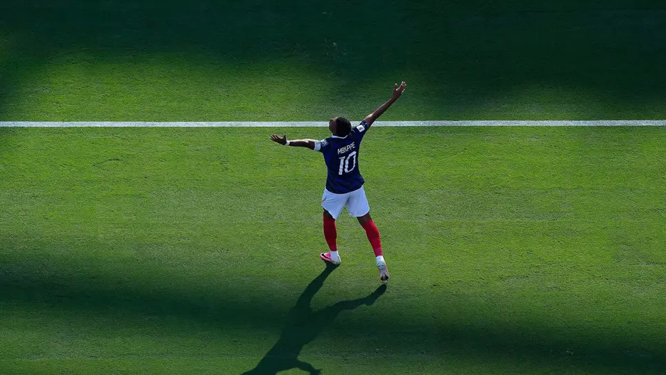 Mbappé festeja su gol 17 en Mundiales | AP