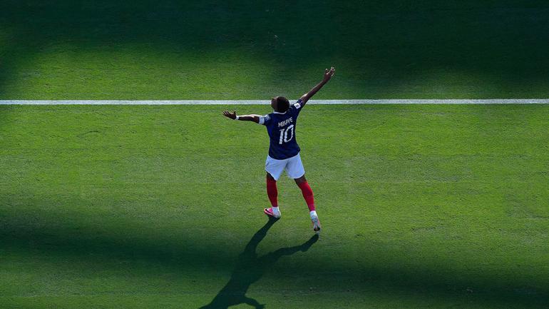Mbappé festeja su gol 17 en Mundiales | AP