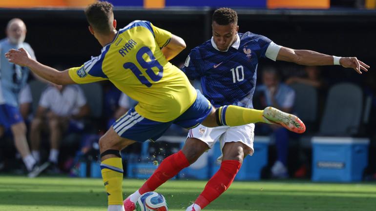 Mbappé volvió a anotar, pero estaba en fuera de lugar | AP