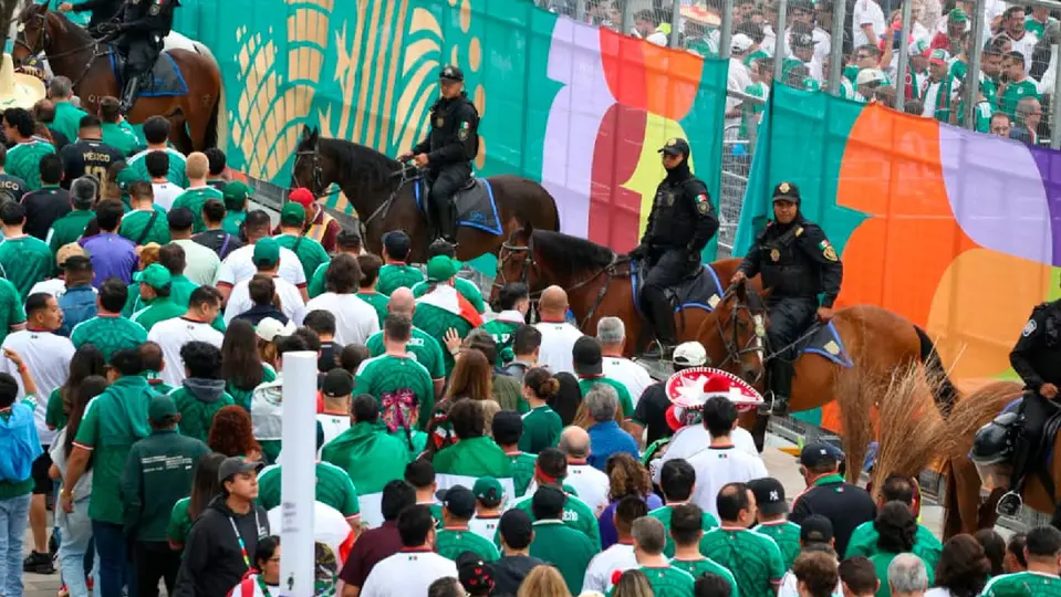 Las personas que no cuenten con boleto no podrán entrar al perímetro del Estadio Ciudad de México / FB: @PoliciaCDMX
