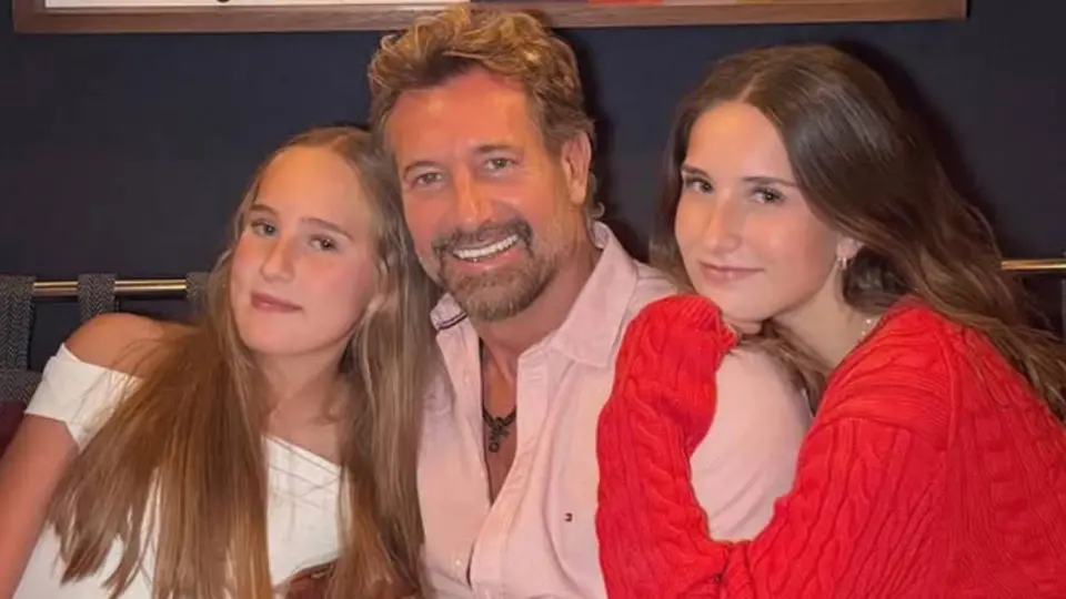 Soto junto a sus hijas, Elissa y Miranda. / @gabrielsoto
