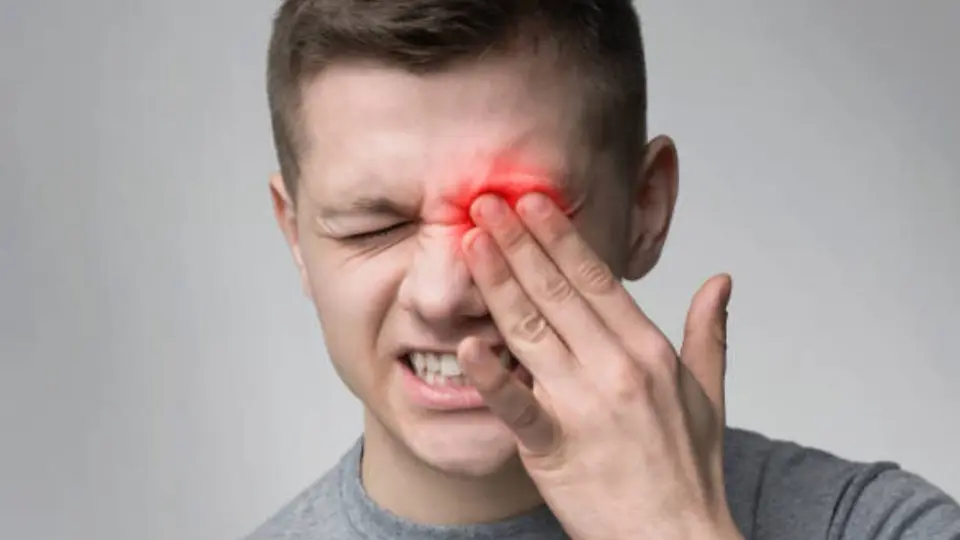 Investigaciones médicas han documentado casos de conjuntivitis química y lesiones oculares asociadas con espumas de festejo. / iStock