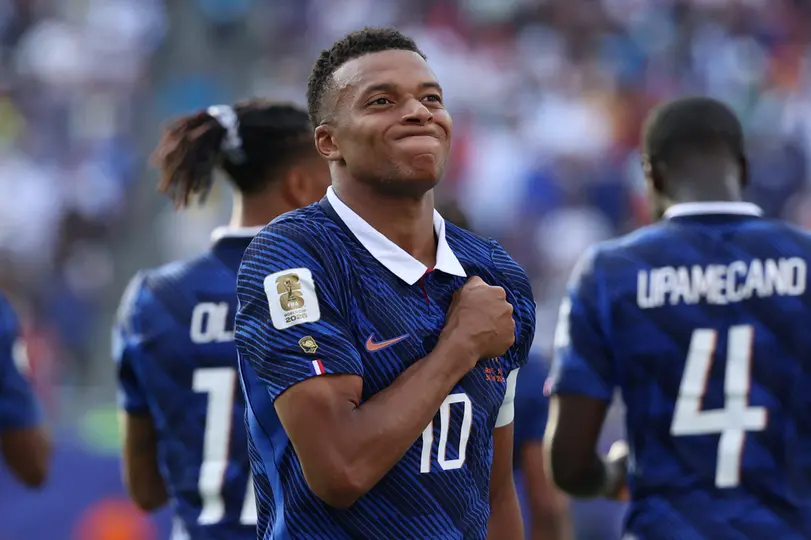 Kylian Mbappé celebra su segundo gol de la tarde | AP