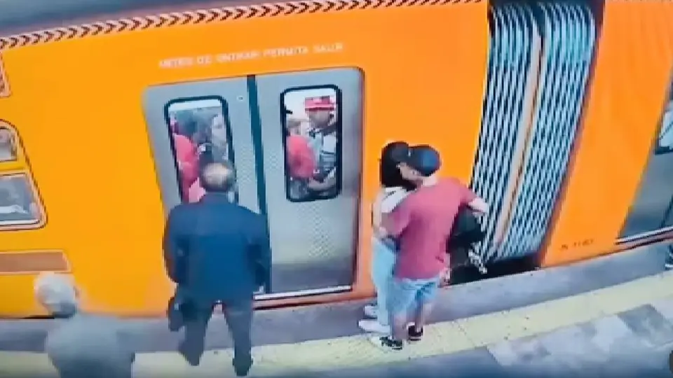 VIDEO: Captan pelea entre usuarios en la Línea 1 del Metro de la CDMX