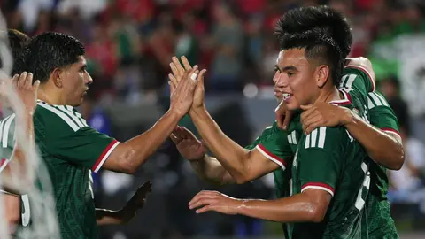 Las victorias de México en la fase de grupos impulsaron nuevamente la popularidad de "¿Y si sí?" en redes sociales./ AP
