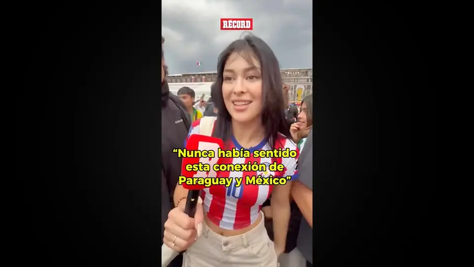 Paraguayas celebran la victoria de Paraguay ante Alemania en el Fan Fest de la CDMX