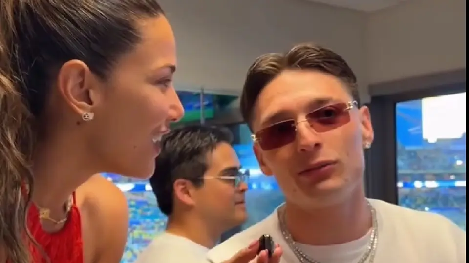 El cantante mexicano guardó la calma para no caer en confrontaciones ante los reclamos de la influencer / Especial