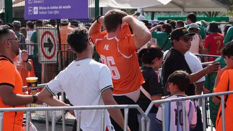 ¿Por qué retiraron las playeras naranjas en el Estadio Monterrey? Esto ocurrió con los aficionados neerlandeses