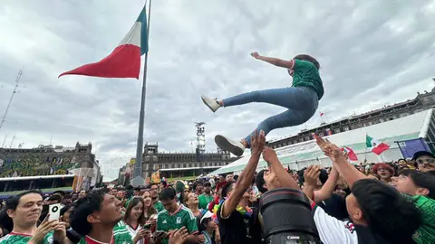 Autoridades de la Ciudad de México advirtieron que esta práctica puede provocar traumatismos, fracturas e incluso la muerte./ FB: México mágico