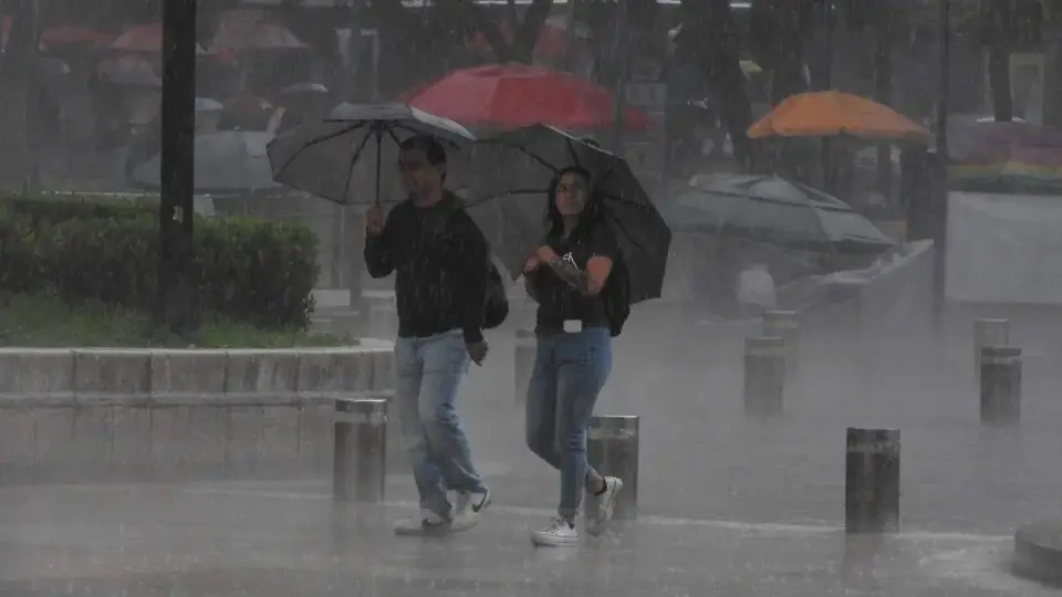 Las autoridades prevén lluvias intensas, actividad eléctrica y posible granizo en ocho alcaldías de la Ciudad de México./ RS