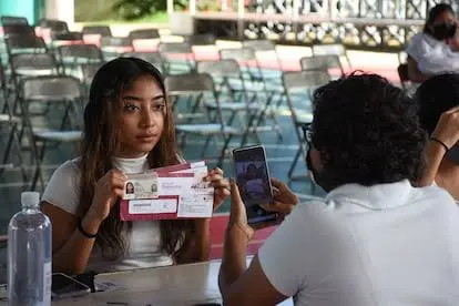 Las y los jóvenes aceptados recibirán un apoyo económico mensual de 9 mil 582 pesos, además de capacitación y seguro médico del IMSS./ RS