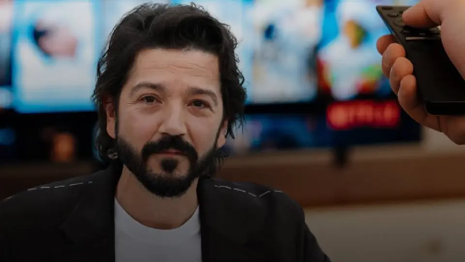 El cineasta mexicano presentará su nueva película como director, "Ceniza en la boca" / Ig @diegoluna_