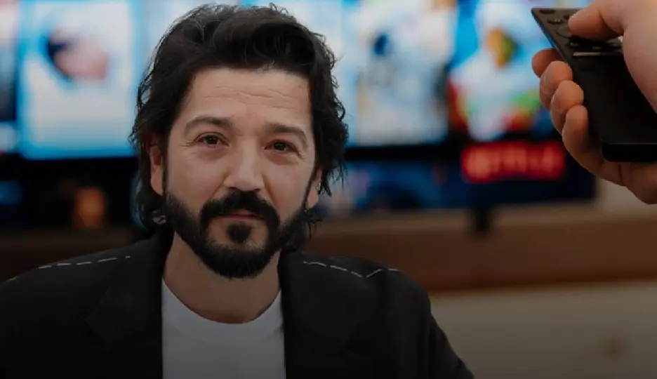 El cineasta mexicano presentará su nueva película como director, "Ceniza en la boca" / Ig @diegoluna_