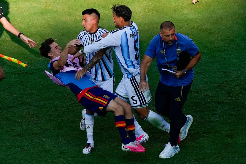 Gavi en pelea con jugadores de Argentina en la Final del Mundial | AP