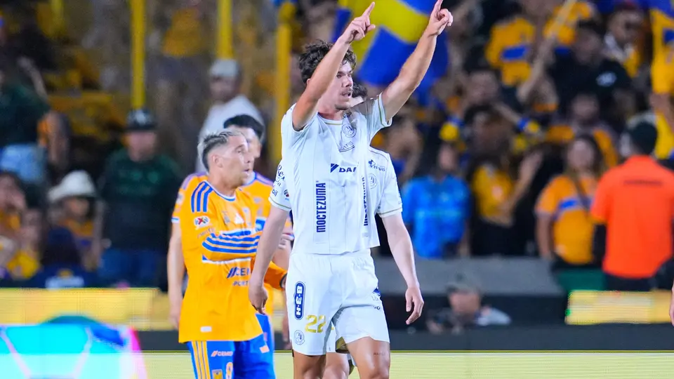 Rafael Llorente festejando un gol ante Tigres | MEXSPORT