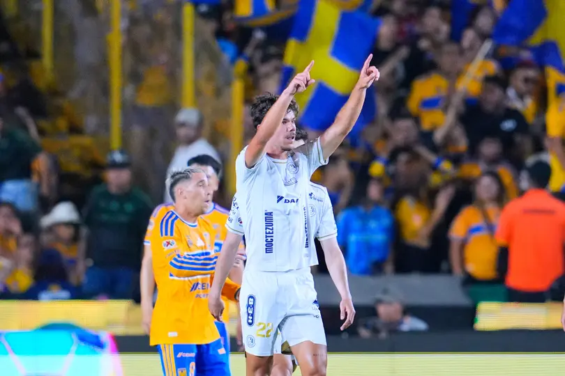 Rafael Llorente festejando un gol ante Tigres | MEXSPORT