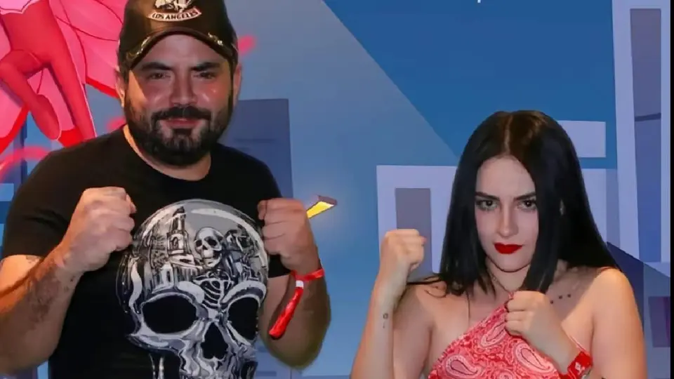 Paola empezó a borrar las fotos que tiene con el padre de su hija / FB: @JoseEduardoDerbez0