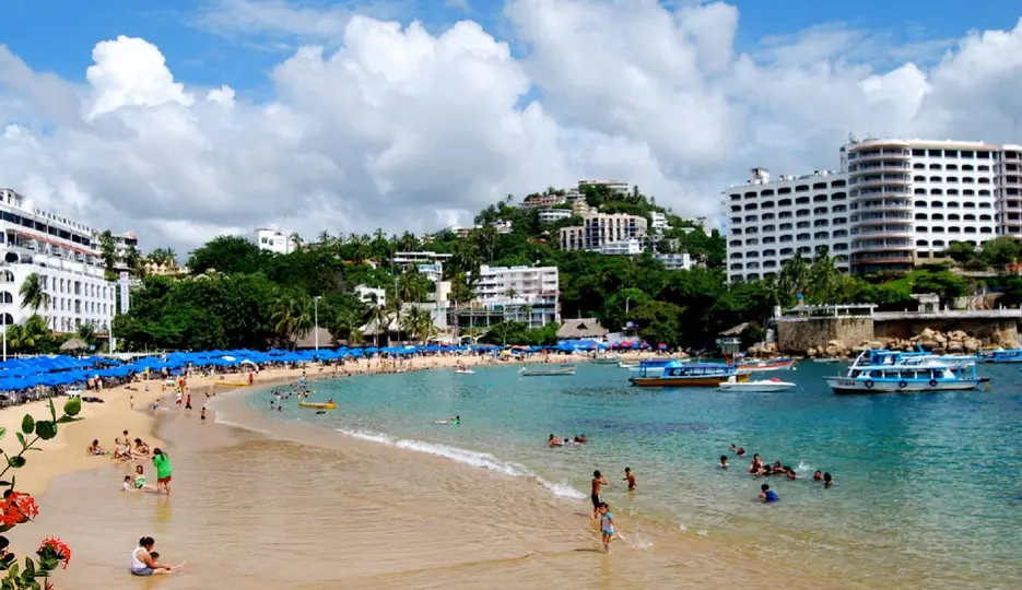 Turistas denunciaron presuntos cobros excesivos en playas de Acapulco / Licencia CC