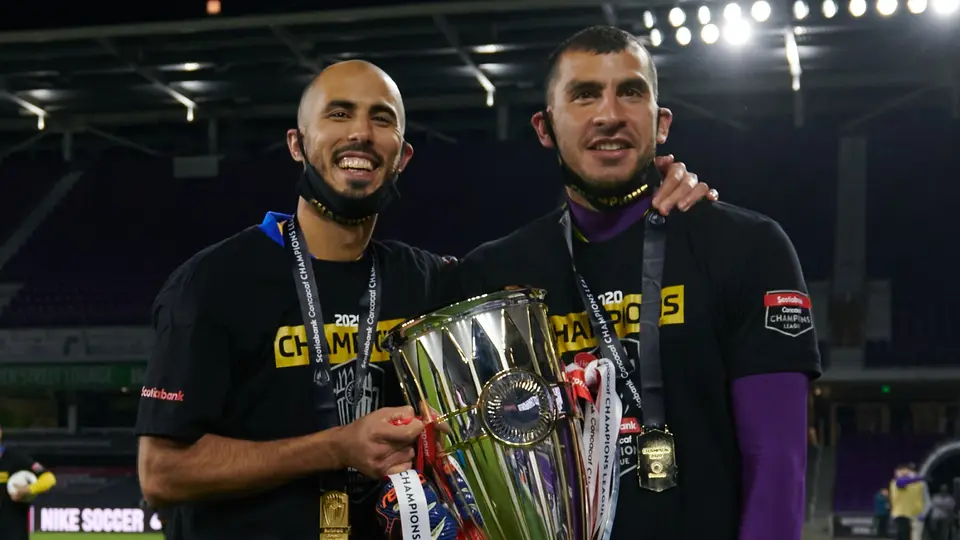 Pizarro y Gignac ganando la Copa de campeones de Concacaf con Tigres | MEXSPORT