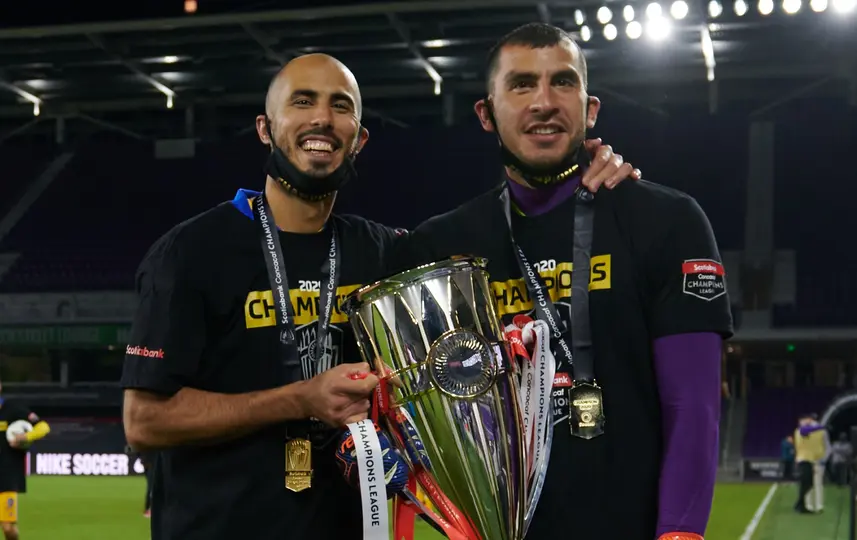 Pizarro y Gignac ganando la Copa de campeones de Concacaf con Tigres | MEXSPORT