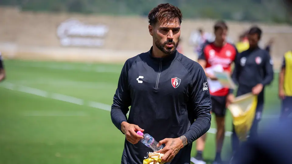 Juan Purata ya entrenó con Atlas tras ser presentado con el equipo | X @AtlasFC