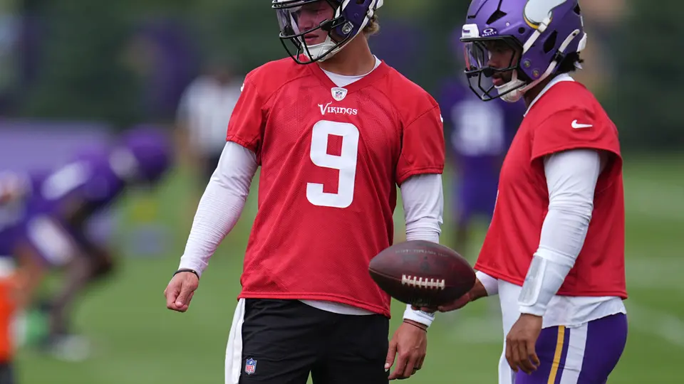 Kyler Murray y J.J McCarthy en entrenamiento de los Vikings | AP