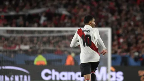 "15 palos este tipo y no juega": Ángel Correa recibe duras críticas tras perderse el River Plate contra Rosario Central