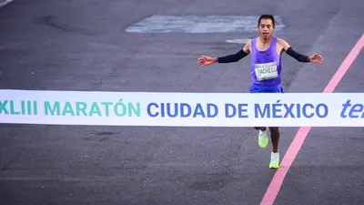 Cristhian Pacheco gana el Maratón de la Ciudad de México y supera al dominio etíope