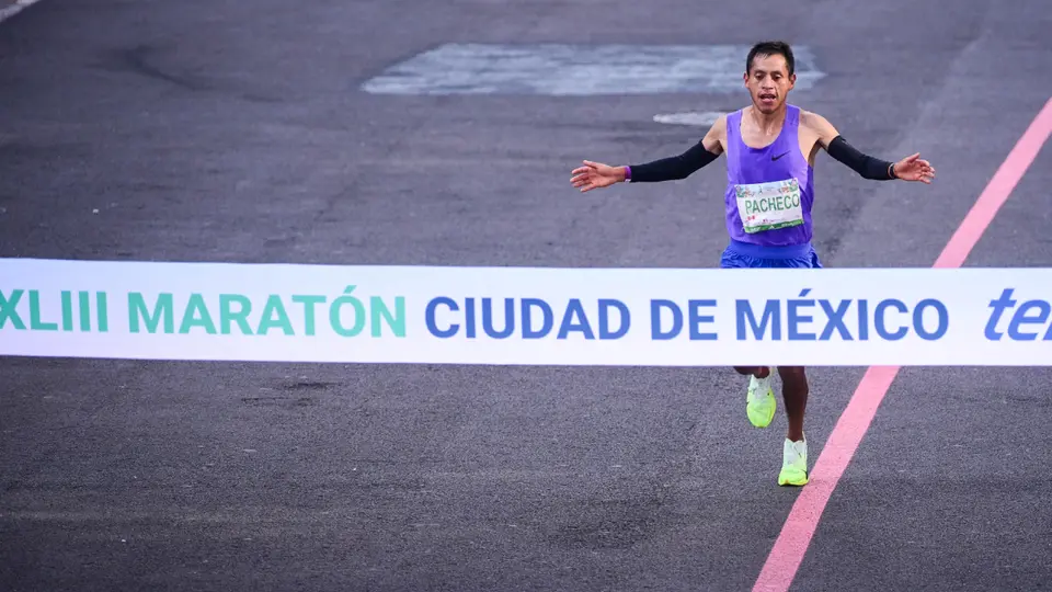 Cristhian Pacheco gana el Maratón de la Ciudad de México y supera al dominio etíope