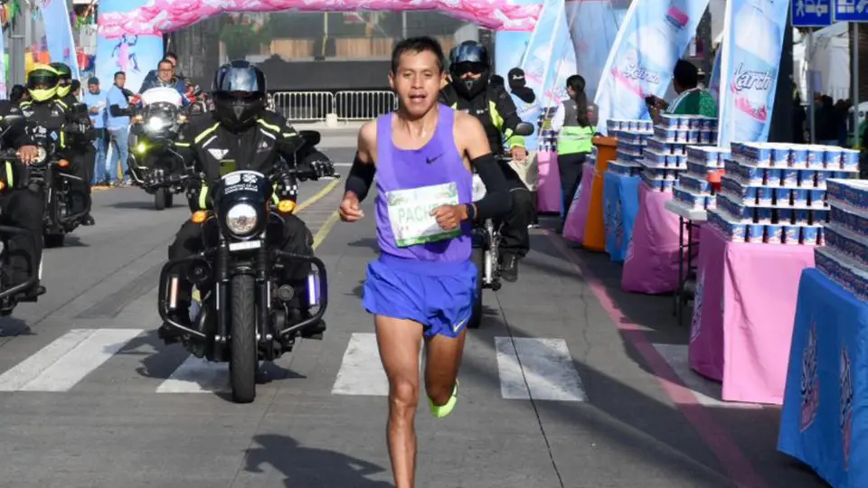 Cristhian Pacheco ganador del Maratón de la CDMX | Indeporte