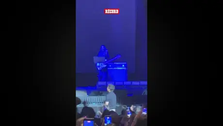 Checo Pérez es captado en concierto de Cristian Castro