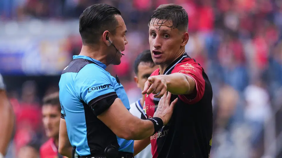 Marco Antonio 'Gato' Ortíz, silbante mexicano, en duelo entre Atlas y Querétaro | IMAGO7