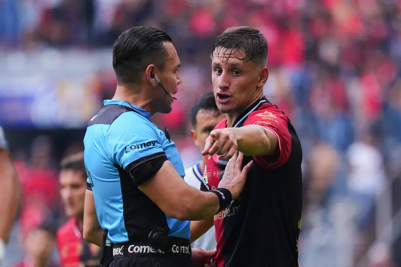 Marco Antonio 'Gato' Ortíz, silbante mexicano, en duelo entre Atlas y Querétaro | IMAGO7