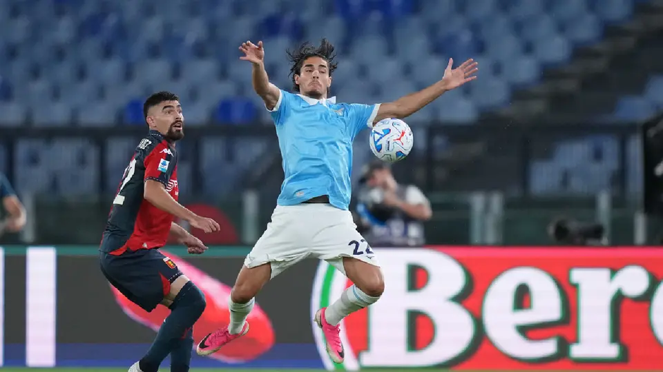 Johan Vásquez, en duelo ante Lazio | AP
