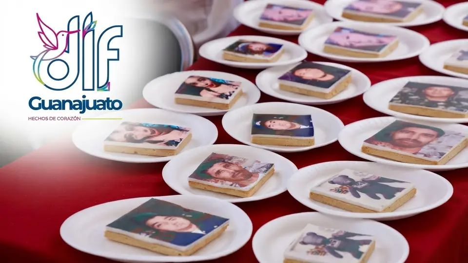 ¿Así recordaron a los desaparecidos? Reparten pasteles con sus fotografías y desatan indignación