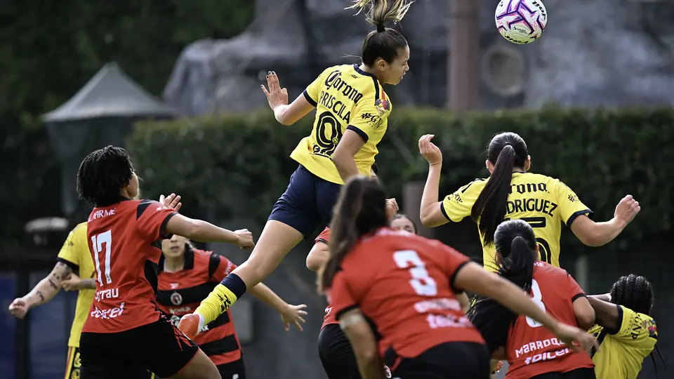 América mantiene el paso perfecto tras vencer a Xolas 3-1