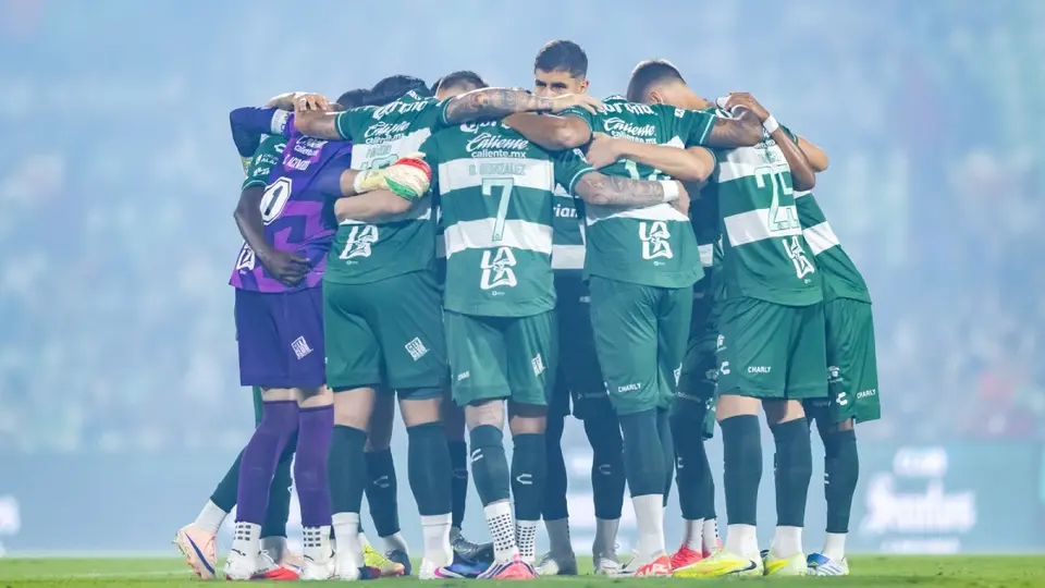 Jugadores de Santos Laguna previo a un partido en el Apertura 2026 de la Liga MX | MEXSPORT