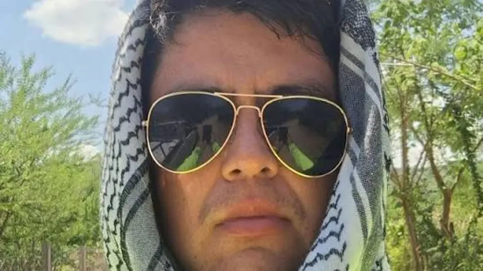 El creador de contenido fue atacado mientras se encontraba dentro de su establecimiento./ RS