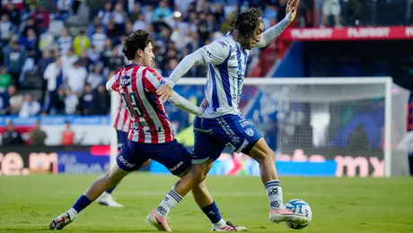Rodolfo Pizarro fue bien recibido por la afición de Chivas y Pachuca en el duelo de la Jornada 6