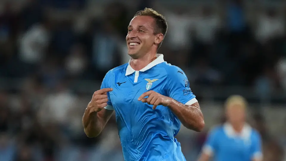 Johan Vásquez fue titular con Genoa en derrota ante Lazio en la Serie A