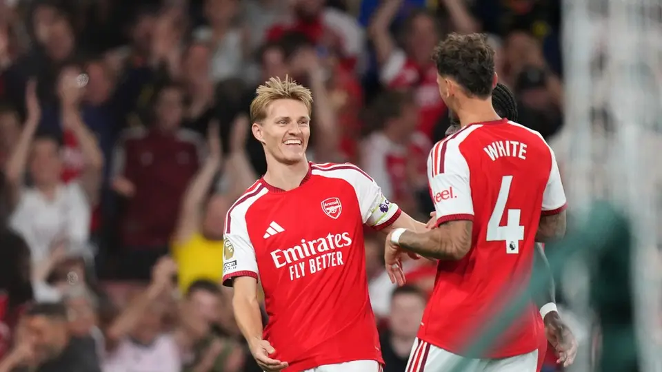 Martin Odegaard en celebración con Arsenal en la Premier League 2026-27 | AP
