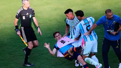 "Me parece exagerada": Paredes se queja de que su sanción fuera superior a la de Gavi