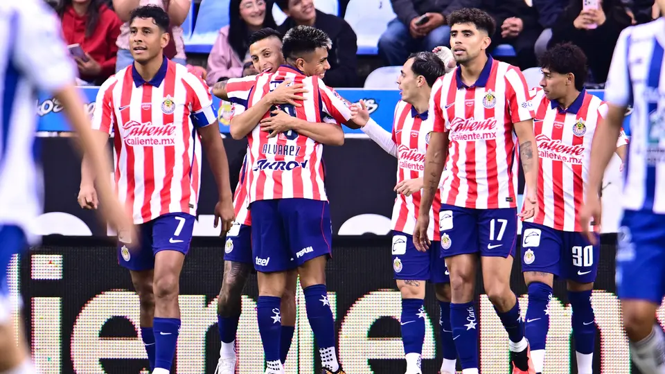 ¡Presente dulce! Jugadón de Hugo Camberos permite el primer gol de Chivas en el duelo ante Pachuca