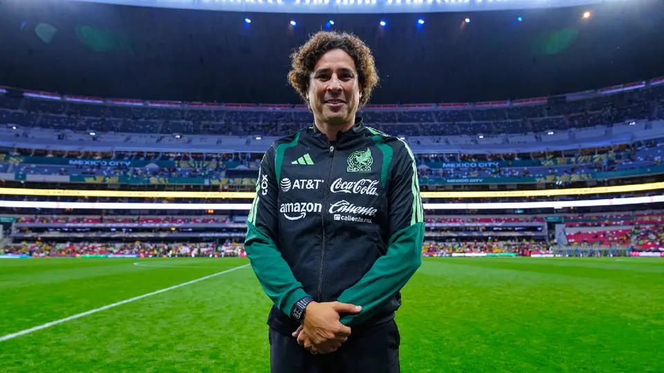 Guillermo Ochoa lanza mensaje al América tras visita al Azteca: "llegará el campeonato"