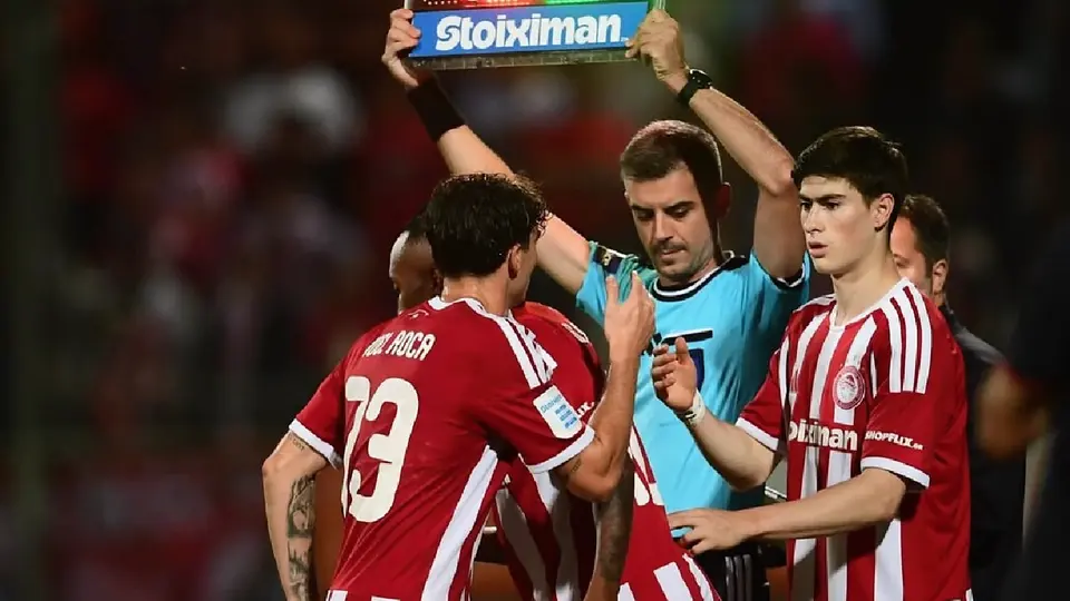 Debut de Armando 'Hormiga' González, con Olympiacos | @olympiacosfc