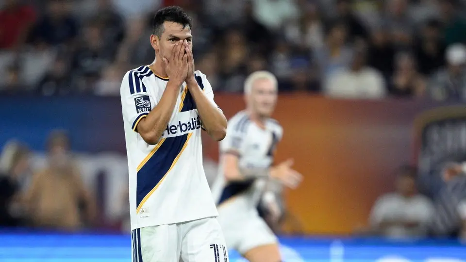 ¿No lo vio? 'Chucky' Lozano "negó" saludo al técnico de San Diego