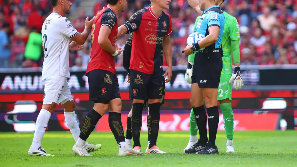 Marco Antonio 'Gato' Ortíz, silbante mexicano, en duelo entre Atlas y Querétaro | IMAGO7